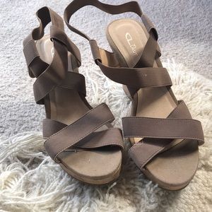 Elastic strap wedges